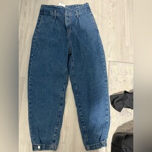 Women’s high waisted barrel jeans
